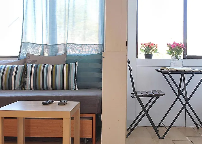 Early Sunshine Apartment