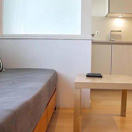 Early Sunshine Apartment